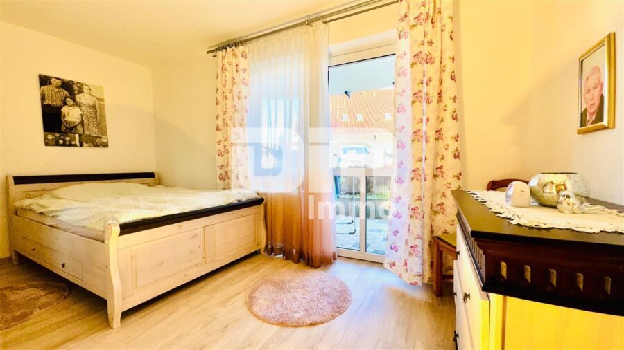 (R)eserviert!Gepflegtes Mehrfamilienhaus mit 7 Wohneinheiten - Souterrain Schlafzimmer / Zugang Terrasse